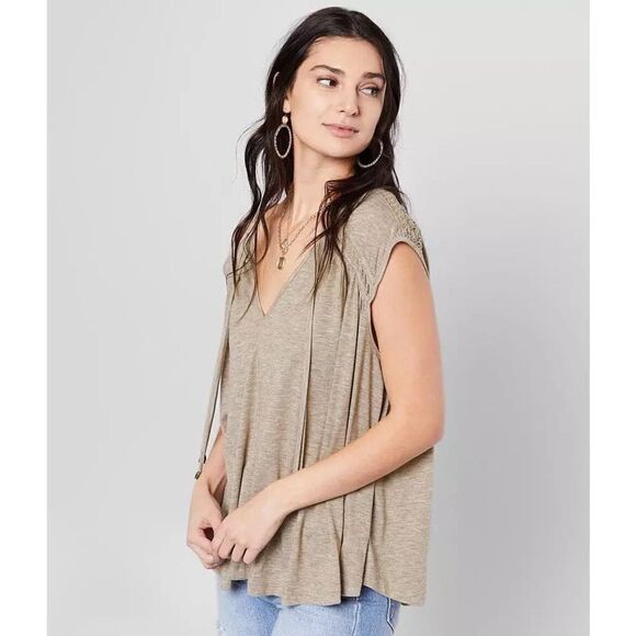 Miss Me Tops - Miss Me Heathered Knit V-Neck Top - Size: XS